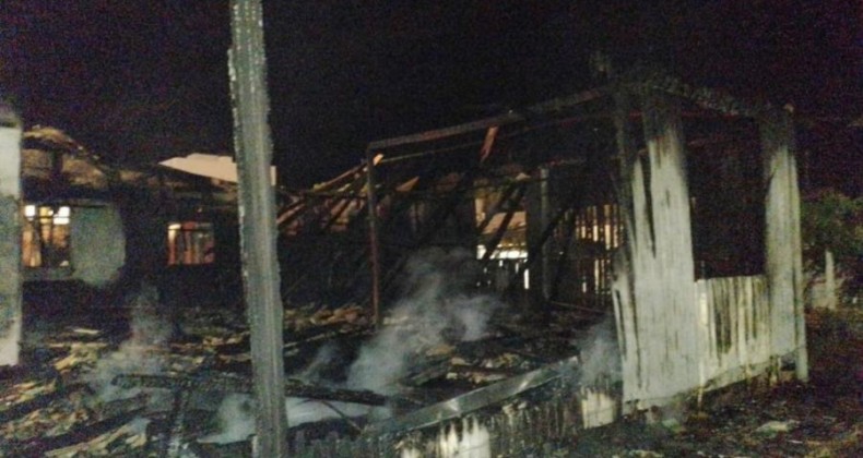 Casa fica totalmente destruída pelo fogo no Oeste de SC.