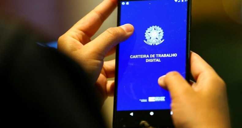 Desemprego cai a 7,7% no terceiro trimestre, menor taxa desde 2015.