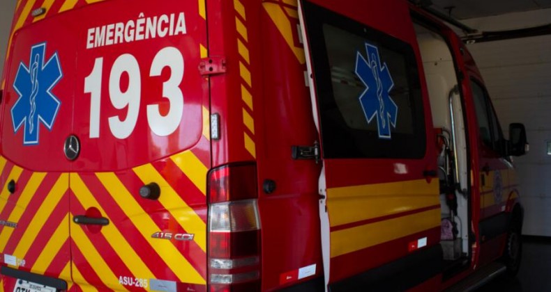 Duas pessoas ficam feridas após veículo sair da pista na BR-282.