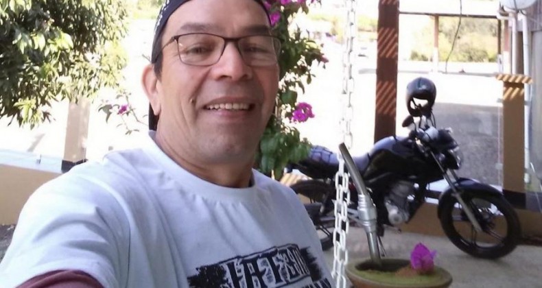 Motociclista de 58 anos morre em colisão contra carreta na BR-282.