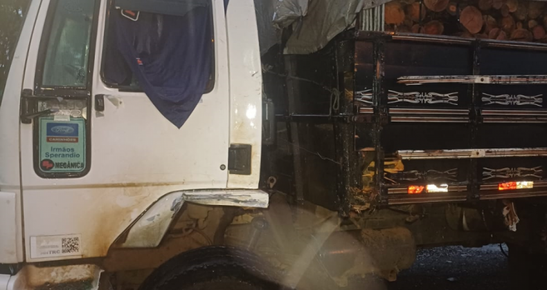 Van de Pinhalzinho se envolve em acidente na BR282 em Chapecó.