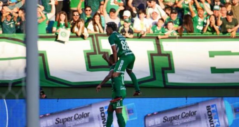 Chapecoense vence o Vitória e confirma a permanência na Série B.