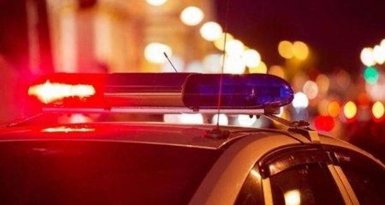 Homem embriagado é encontrado esfaqueado na calçada em Chapecó.