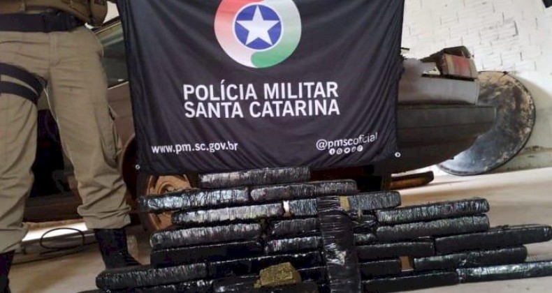 Mais de 20 kg de maconha são apreendidos em galpão abandonado no Oeste.