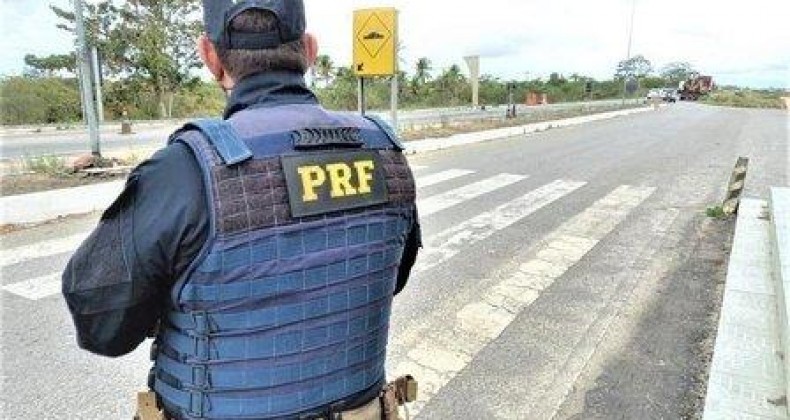 Pedestre morre ao ser atropelado por caminhão na BR-101.