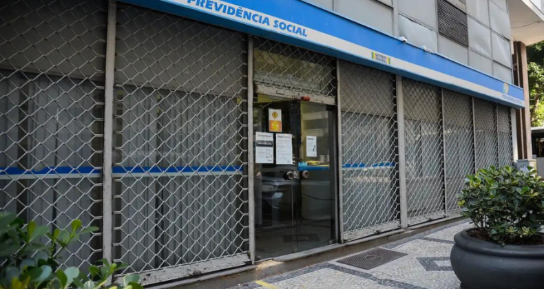 Presidente Lula sanciona lei para reduzir filas do INSS.
