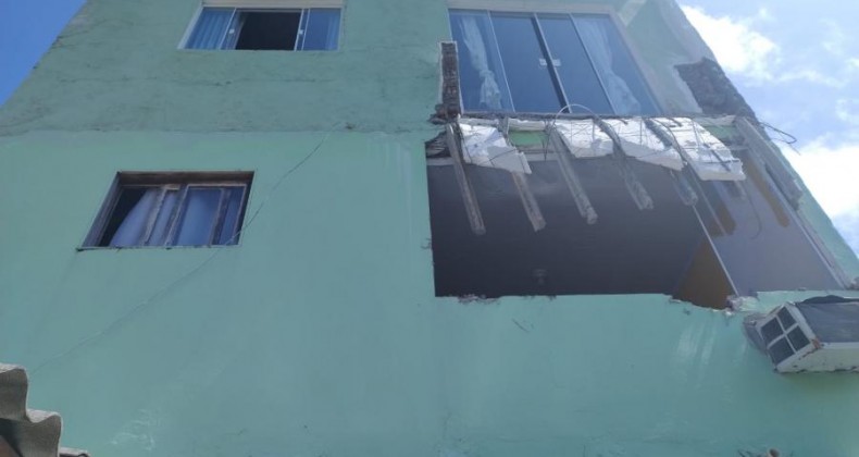 Sacada de hostel desaba e duas mulheres morrem em SC