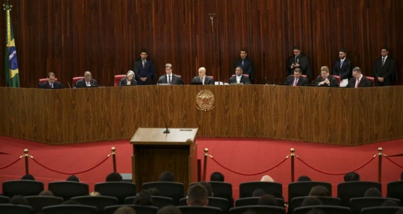 TSE condena Bolsonaro e Braga Netto por uso político do 7 de setembro.