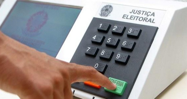 TSE inicia teste público das urnas eletrônicas para eleições de 2024.