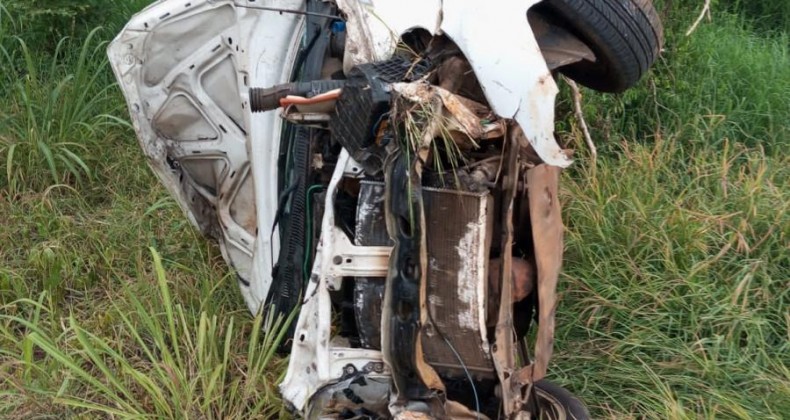 Carro capota na Br 282 em Nova Erechim e motorista sai ileso.