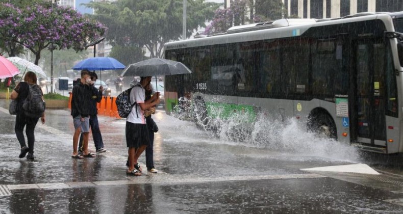 Confira a previsão do tempo para os próximos dias em SC.
