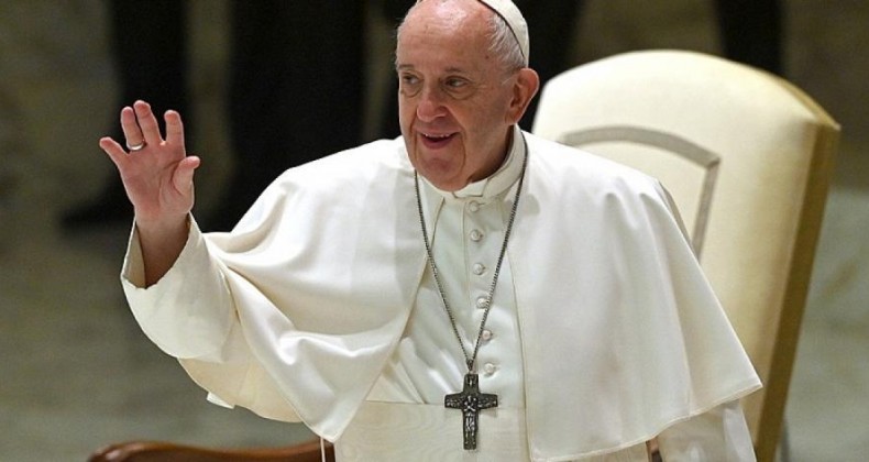 Em decisão histórica, Vaticano autoriza bênção para casais do mesmo sexo.