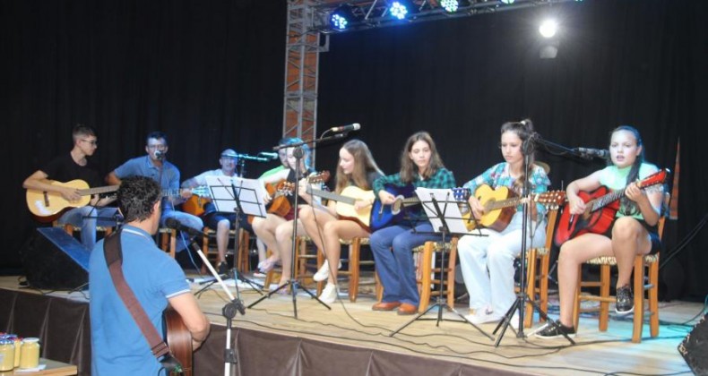 ExpoJardi iniciou nesta sexta-feira à noite em Jardinópolis.