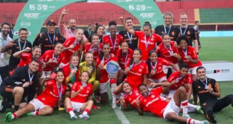Gurias Coloradas vencem o Santos e conquistam a Ladies Cup.