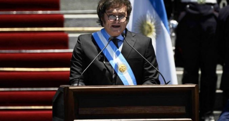 Javier Milei toma posse como novo presidente da Argentina.