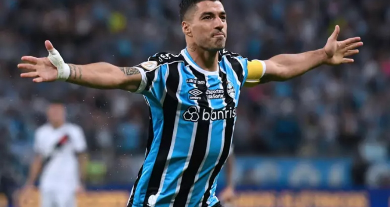 Na despedida de Suárez na Arena, Grêmio vence o Vasco e volta ao G-4.