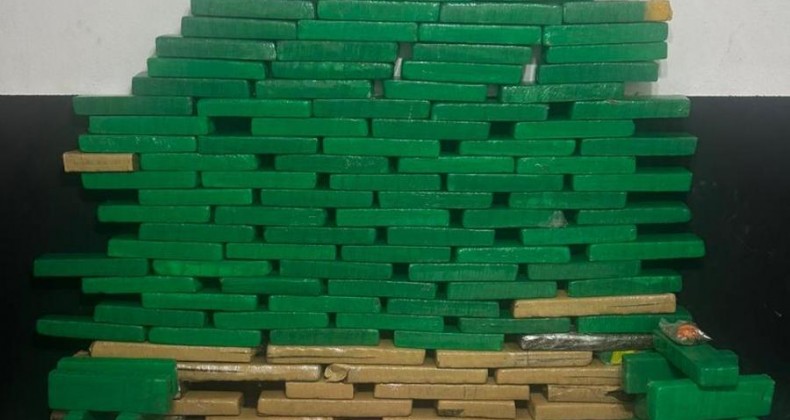 Casal é preso com crack e cocaína em SC.