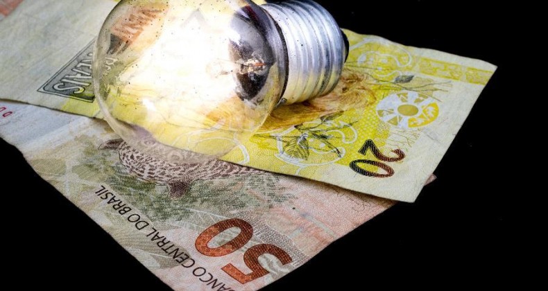 Conta de luz deve ficar mais cara em 2024.
