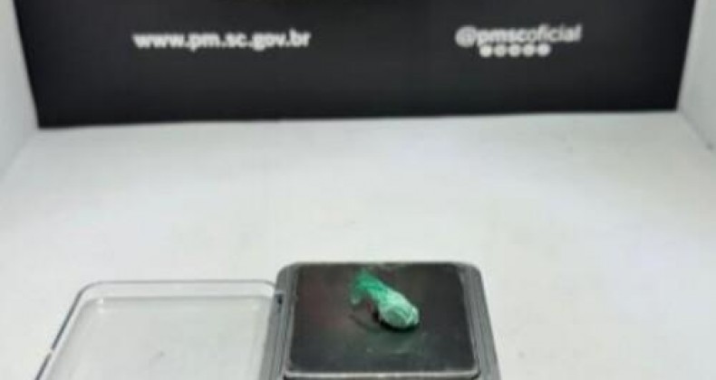 Homem é abordado com droga no Oeste de SC.