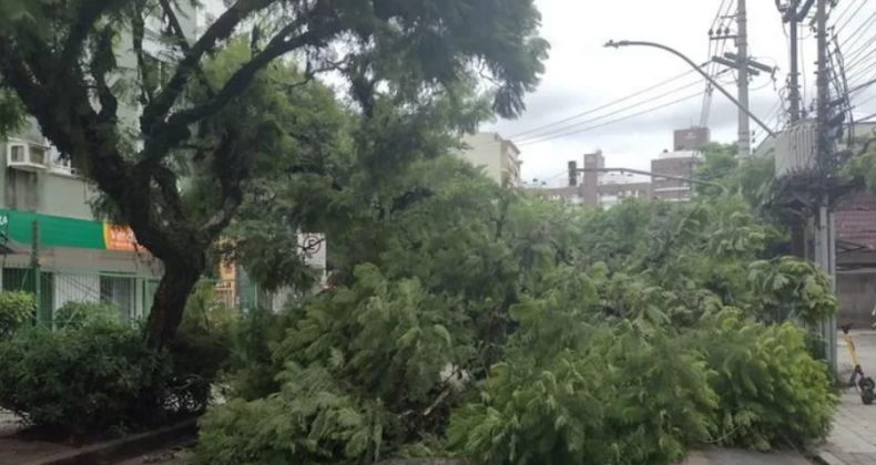 RS possui cerca de 50 municípios afetados por temporal.