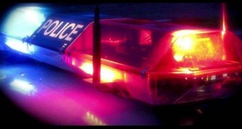 Filho usa cigarro para queimar rosto da própria mãe de 69 anos.