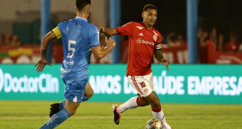Inter vence o Novo Hamburgo de virada e reassume a liderança do Gauchão.