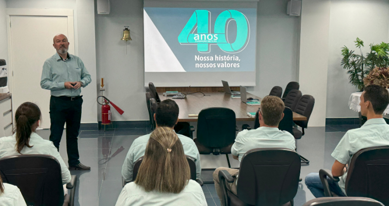 Sicoob apresenta selo de 40 anos e organiza ano estratégico.