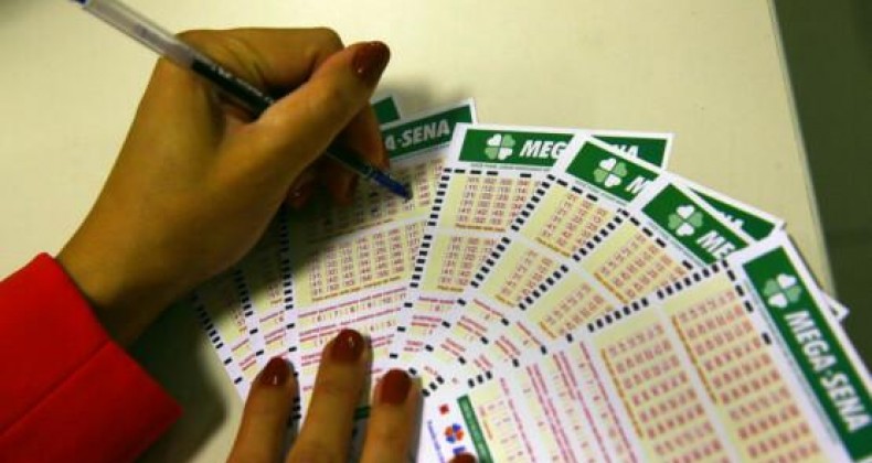 Mega-Sena acumula; prêmio vai a R$ 205 milhões.