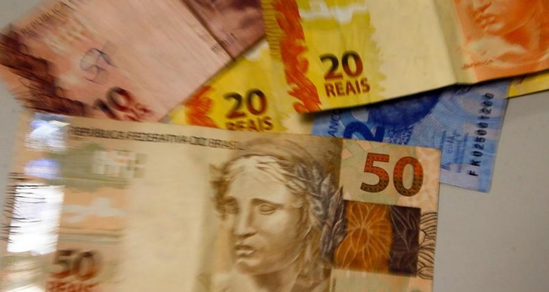 Deputados aprovam volta do seguro obrigatório de veículos.