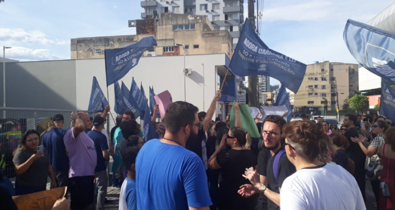 Greve dos professores chega ao sétimo dia em SC.