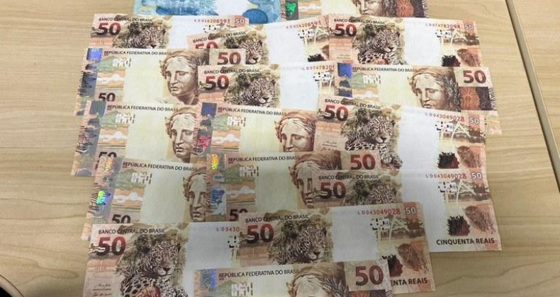 Polícia Federal prende homem com R$ 1 mil em notas falsas em agência dos Correios.