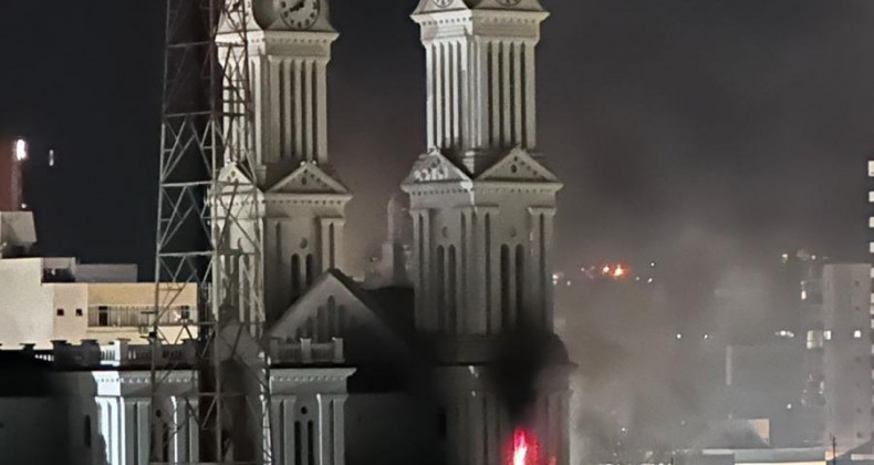 Igreja é atingida por incêndio no Vale do Itajaí.