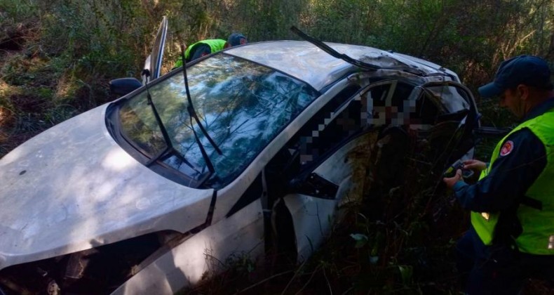 Jovem morre ao colidir carro contra árvore na BR-280.