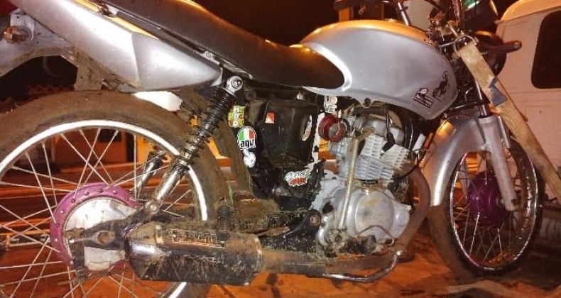 Motociclista é detido após fugir pelo meio de lavoura no Oeste.