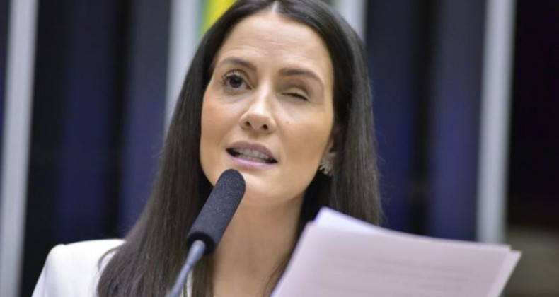Quem era Amália Barros, deputada federal que morreu aos 39 anos.