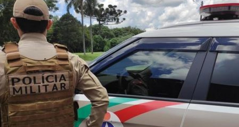 Moradores têm casa invadida e veículo roubado em Campo Erê.
