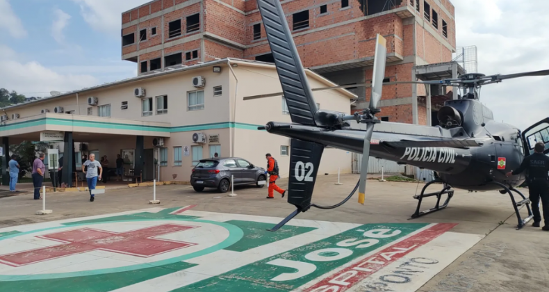 Criança é atingida por concha de retroescavadeira em Maravilha