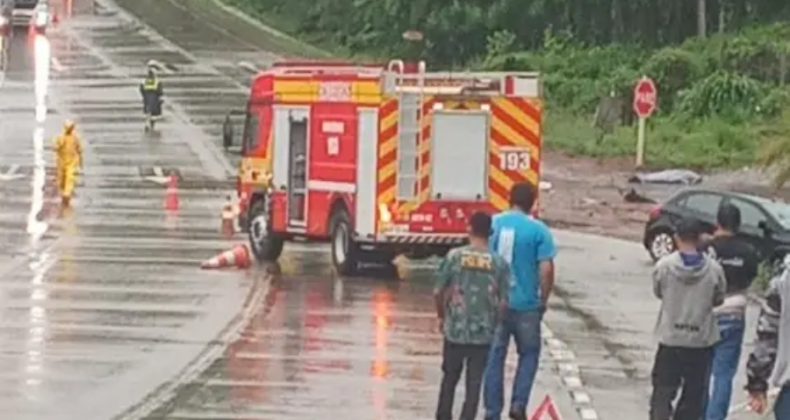 Colisão entre carro e moto deixa dois mortos e dois feridos na BR-163