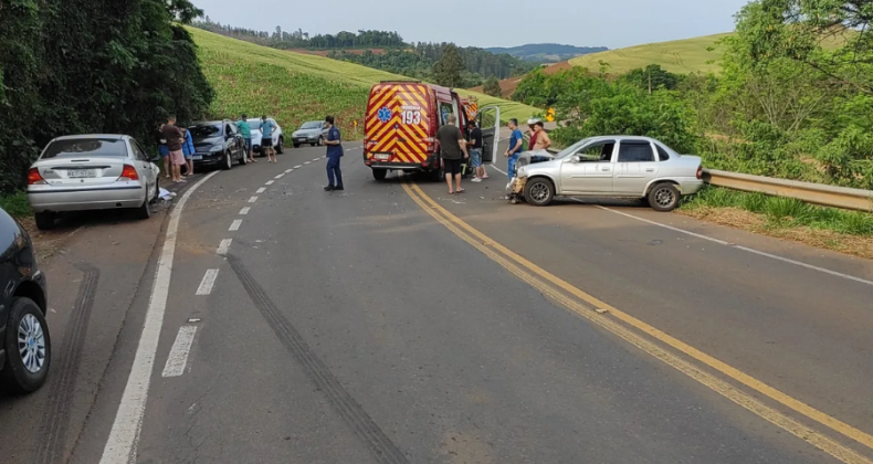 Colisão frontal entre veículos é registrada em Bom Jesus do Oeste