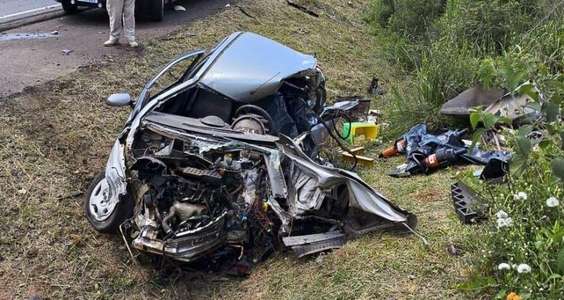 Idoso morre em batida frontal entre automóvel e caminhão na BR-282