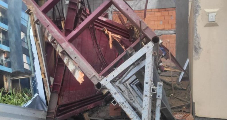 Queda de elevador em obra mata três trabalhadores em SC