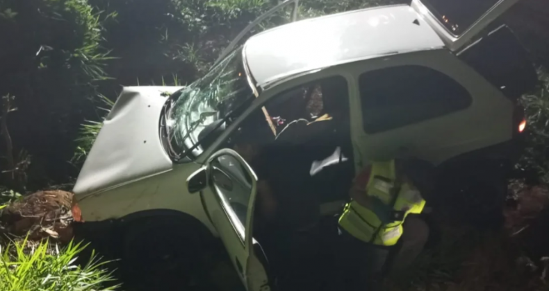 Saída de pista na BR-282 deixa duas pessoas feridas
