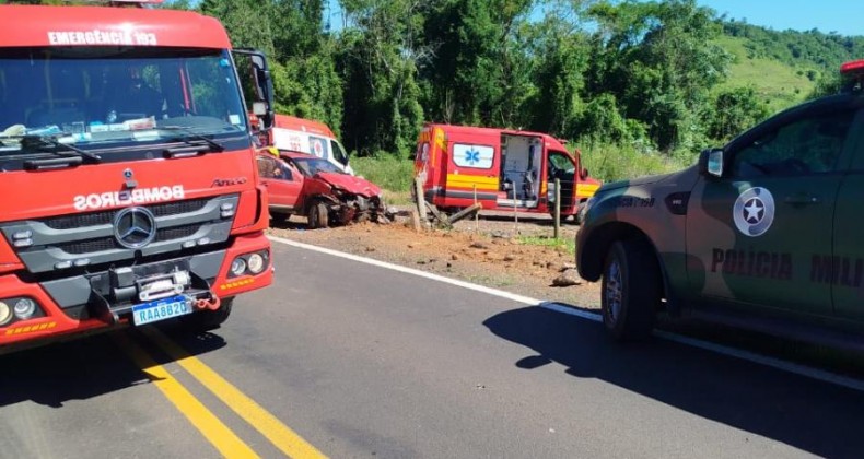Acidente na SC-161 deixa uma vítima presa às ferragens em Romelândia