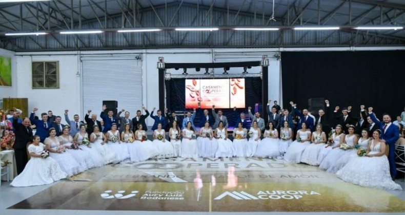 Casamento Cooperado realiza sonho de 23 casais em Pinhalzinho