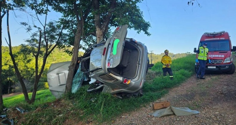 Colisão de veículo em árvore deixa vitíma fatal em Xaxim