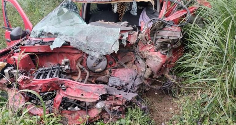 Motorista morre em acidente entre automóvel e bitrem na BR-470