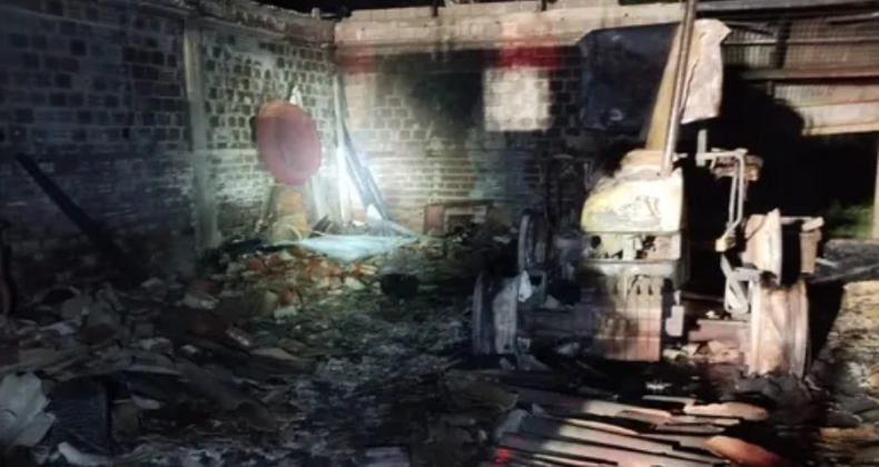 Incêndio destrói trator e parte de galpão no interior de Iraceminha