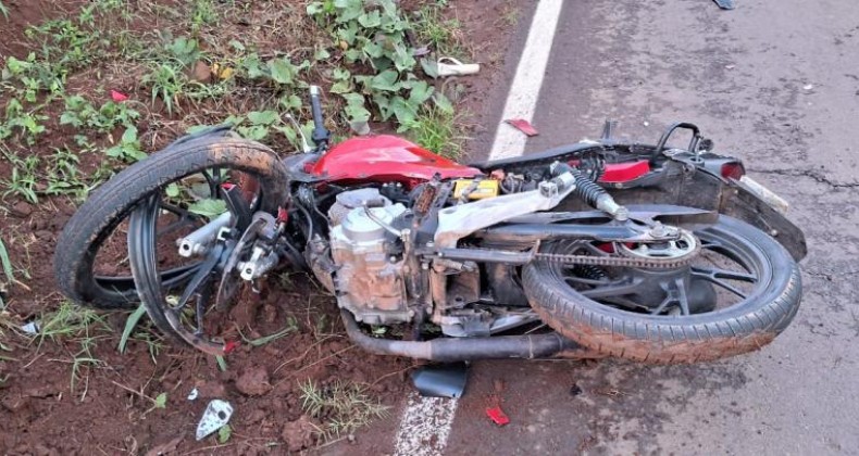 Motociclista de 15 anos morre em colisão contra automóvel no Oeste