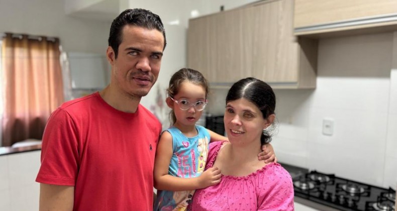 Casal de cegos se apaixona pela voz e constroem uma vida de amor