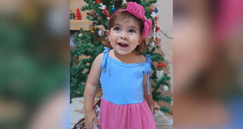 Criança que morreu esmagada em capotamento de caminhonete é velada